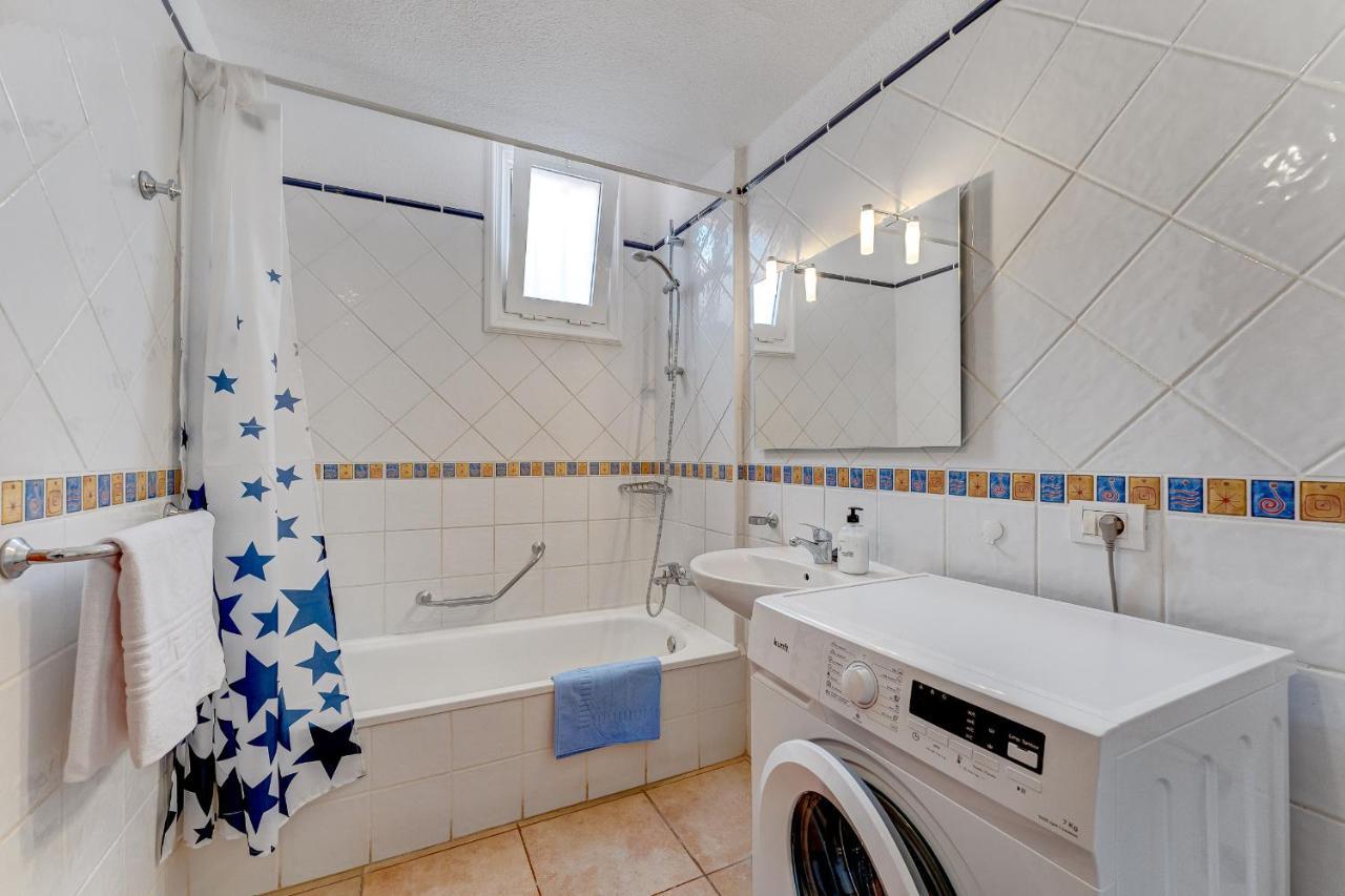 Pretty 1B Apartment In Diamantes 2, Heated Pool Los Cristianos  Bagian luar foto